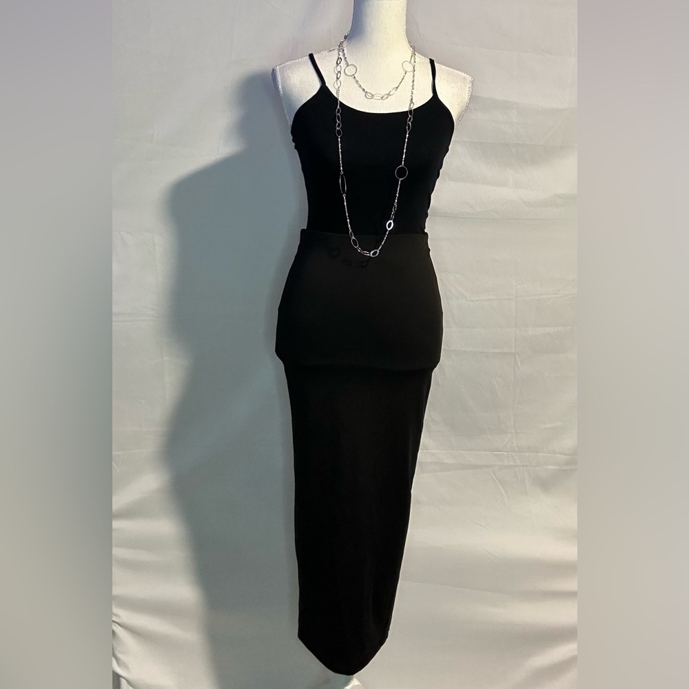 Long fitted skirt